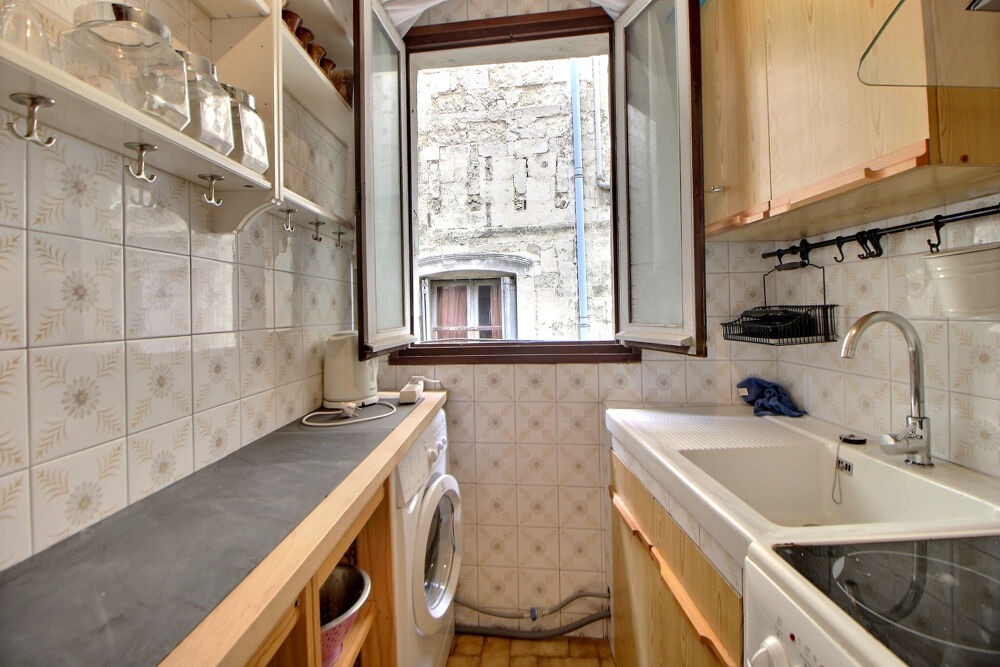 Location Appartement Centre historique/Ecusson STUDIO meublé 28m2 avec balconnet A LOUER Montpellier