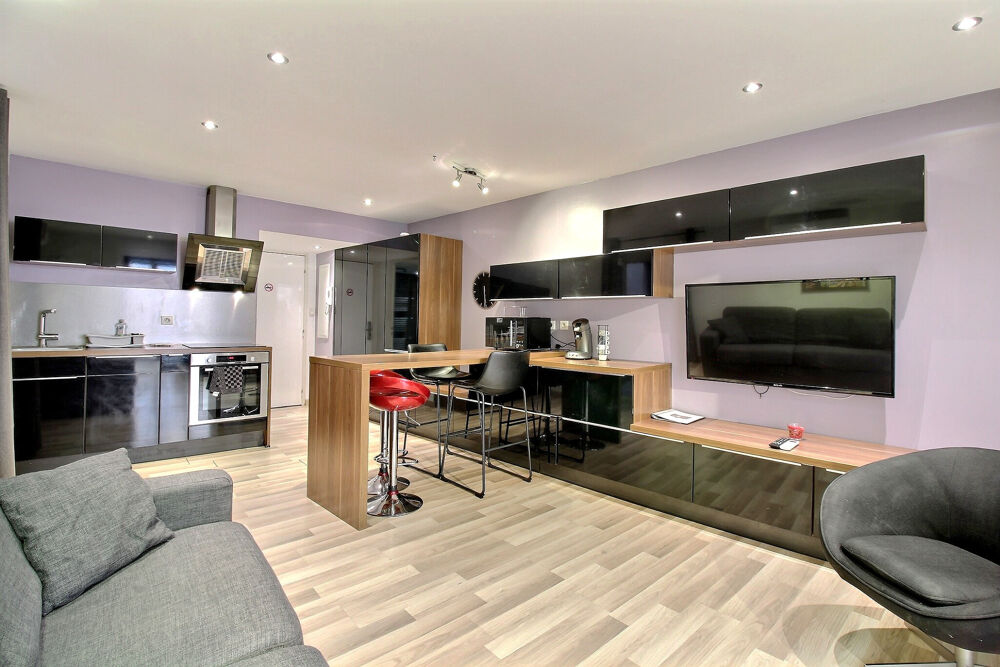 AGDE, Centre historique, appartement T2 meublé de 38 m2 avec terrasse/patio.