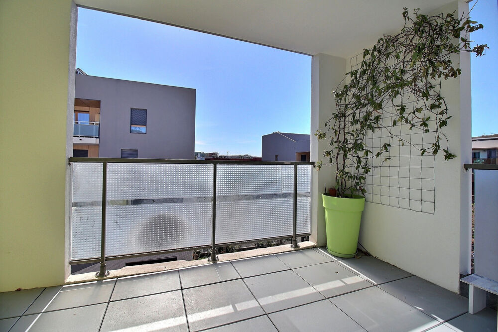 À vendre, Montpellier, Ovalie, appartement T3 de 60 m2 avec terrasse de 10 m2 et parking en sous-sol.