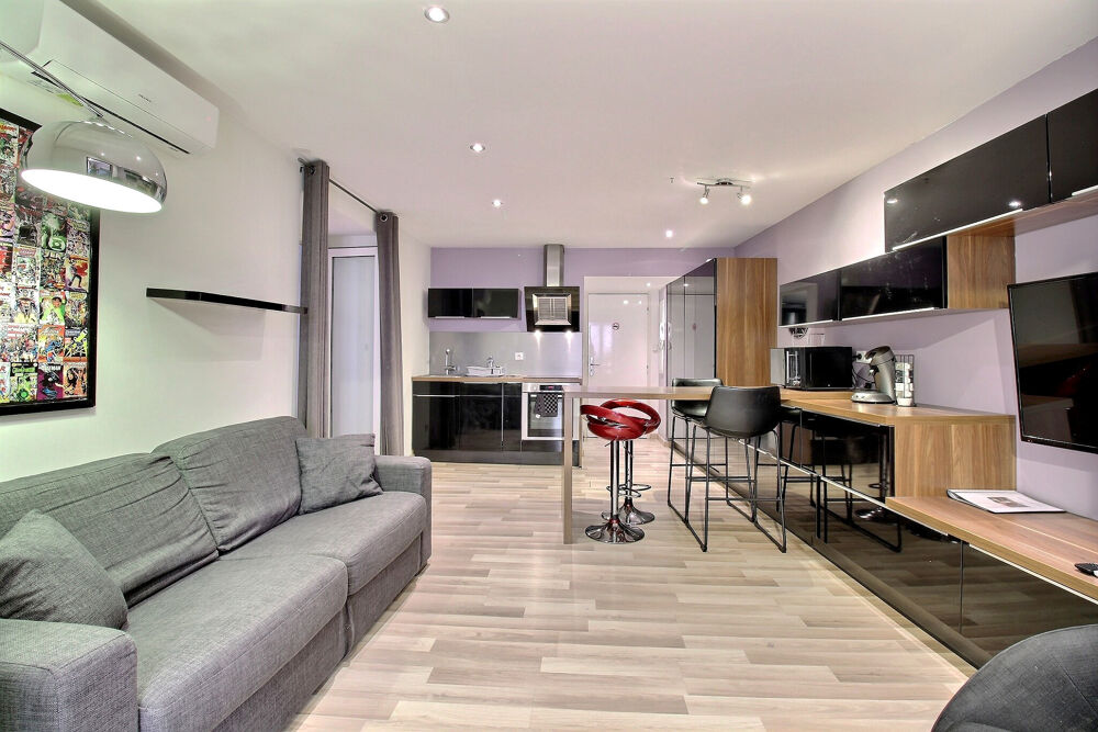 AGDE, Centre historique, appartement T2 meublé de 38 m2 avec terrasse/patio.