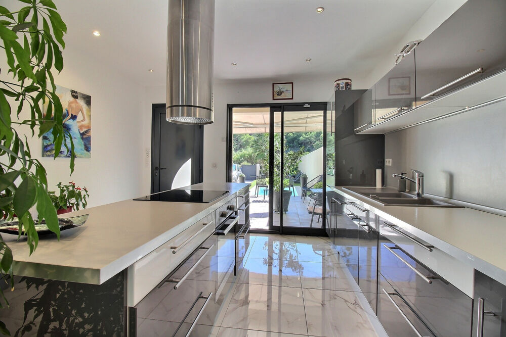 Vente Maison POUSSAN, Magnifique maison T4 de 106m2 avec piscine, jardins et garage ! Poussan