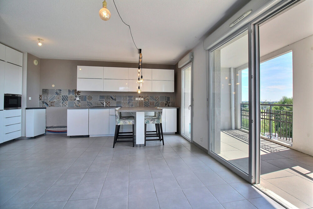 À vendre, Les Grisettes, appartement 3 pièces de 66 m2 avec terrasse et parking en sous-sol.