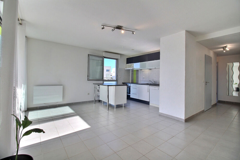 À vendre, Montpellier, Ovalie, appartement T3 de 60 m2 avec terrasse de 10 m2 et parking en sous-sol.