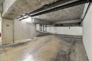  Parking / Garage à louer 