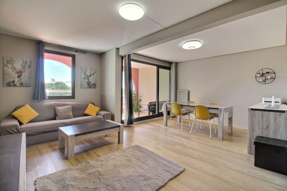 Vente Appartement Montpellier, secteur Ovalie / Bagatelle, appartement 4 pièces traversant de 83 m2 avec terrasse et garage. Montpellier