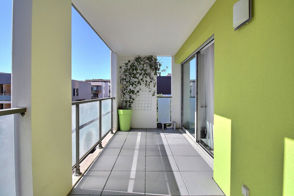 À vendre, Montpellier, Ovalie, appartement T3 de 60 m2 avec terrasse de 10 m2 et parking en sous-sol.