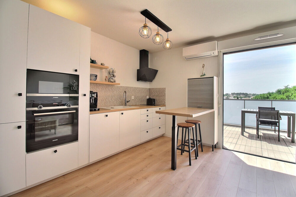 T3 DERNIER ETAGE 57 m2 avec TERRASSE ET DOUBLE PARKING
