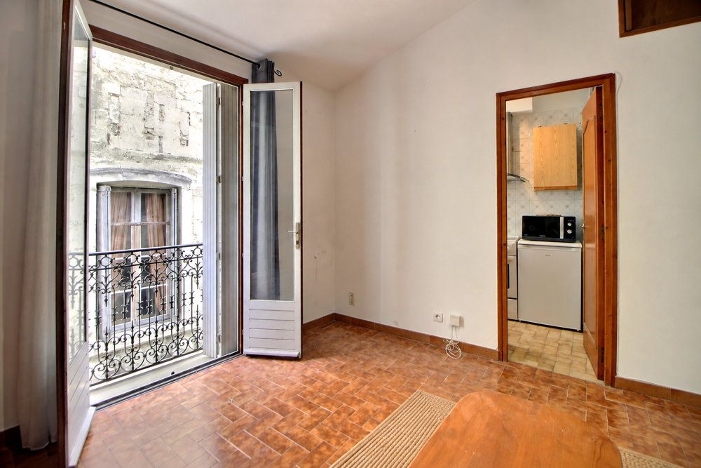 Location Appartement Centre historique/Ecusson STUDIO meublé 28m2 avec balconnet A LOUER Montpellier