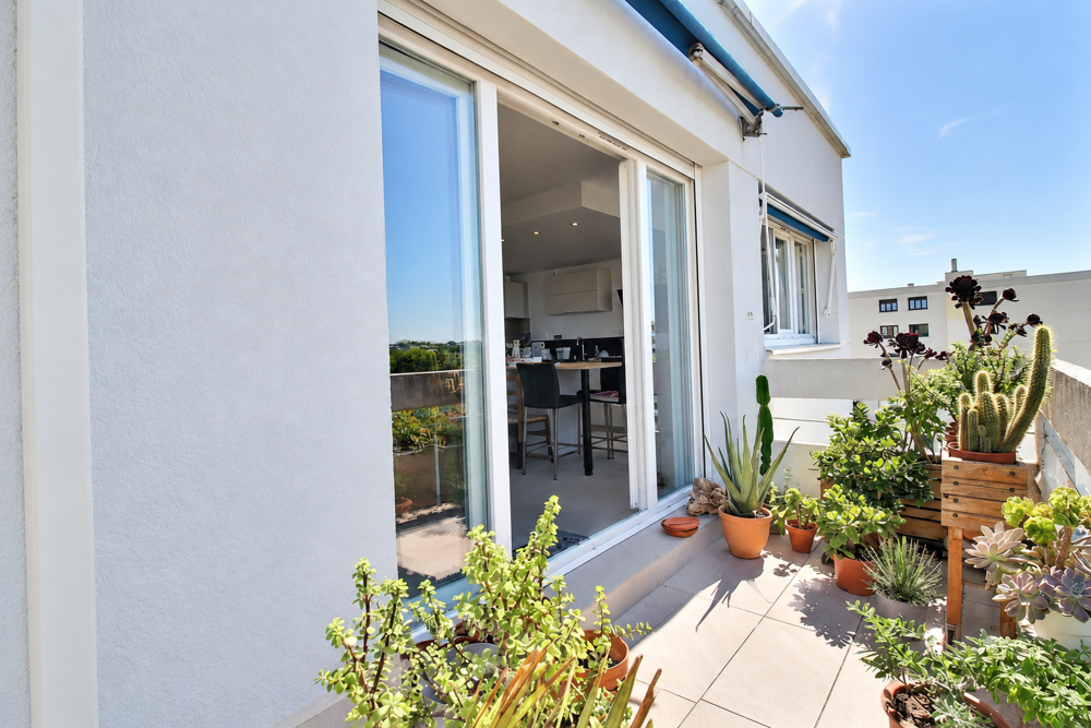 Appartement T3 dernier étage avec balcon, cave et parking.