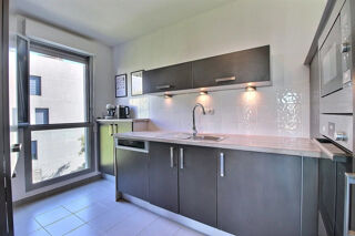  Appartement à louer 4 pièces 83 m²