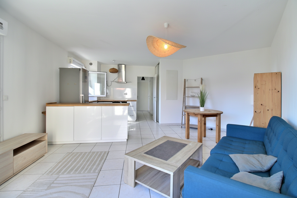 Croix d'Argent, T3 vendu meublé de 55 m2 habitable avec balcon, garage et cave.