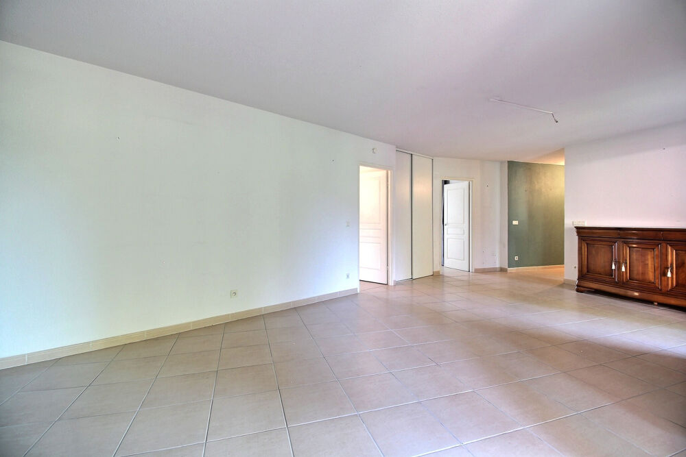 Vente Appartement À vendre, Croix d'Argent, T4 de 101,46 m2 loi carrez avec 3 chambres, terrasse, loggia, garage et parking Montpellier