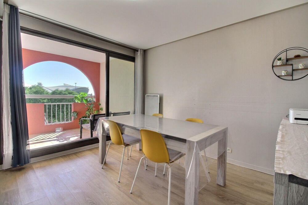 Vente Appartement Montpellier, secteur Ovalie / Bagatelle, appartement 4 pièces traversant de 83 m2 avec terrasse et garage. Montpellier