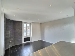  Immeuble à vendre 3 pièces 74 m²