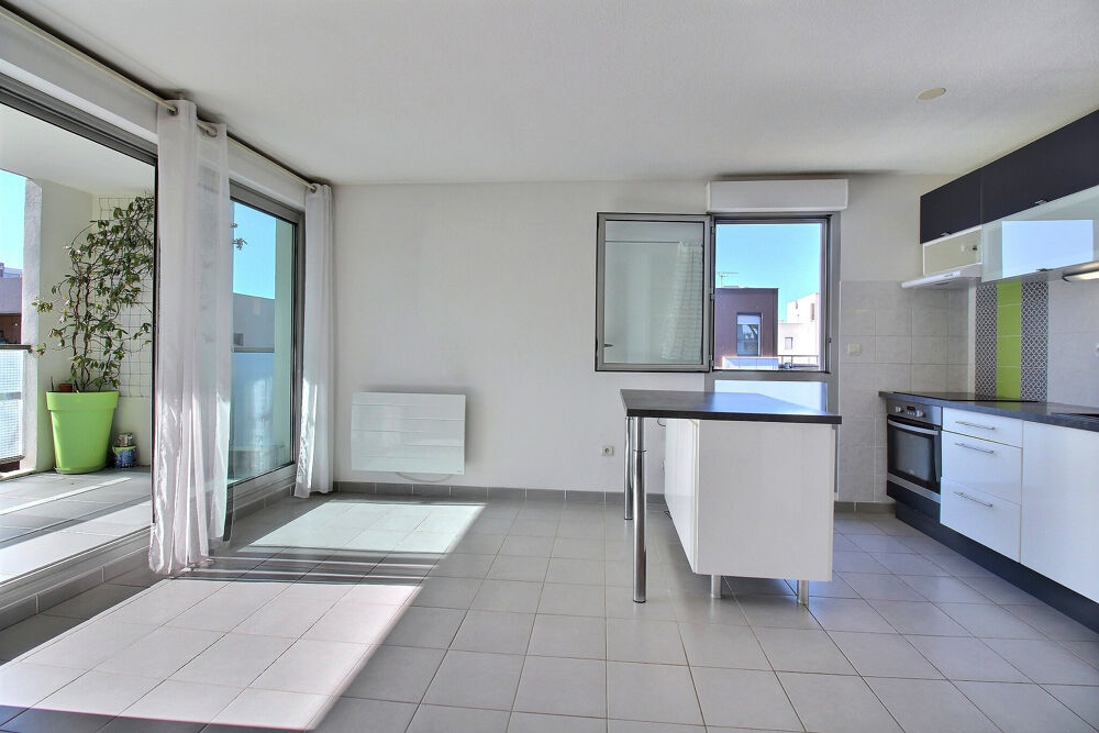 À vendre, Montpellier, Ovalie, appartement T3 de 60 m2 avec terrasse de 10 m2 et parking en sous-sol.