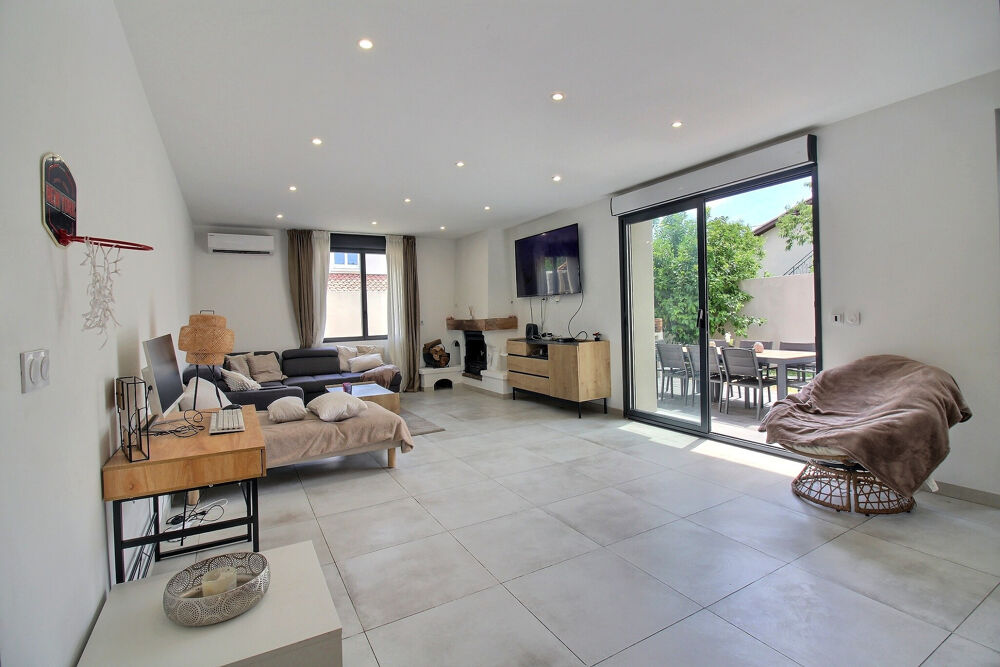 Estanove, Villa T5 de 186 m2 avec jardin, terrasse, piscine.