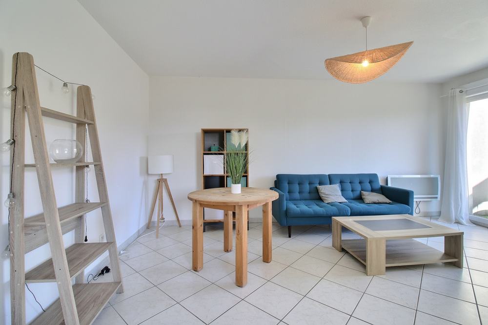 Croix d'Argent, T3 vendu meublé de 55 m2 habitable avec balcon, garage et cave.