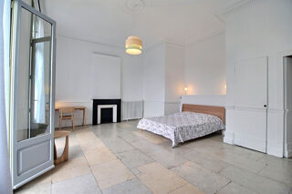 Appartement à louer 5 pièces 202 m²