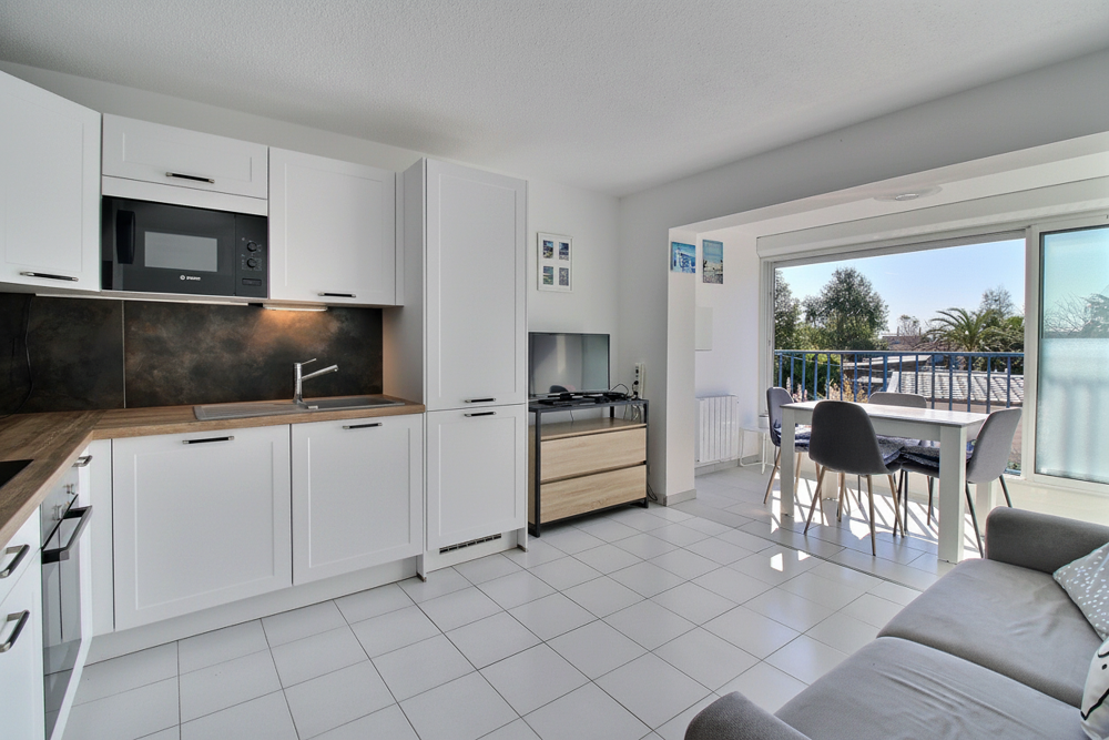 À vendre, Marseillan Plage, appartement meublé T2 de 34,34 m2 avec loggia et parking extérieur.