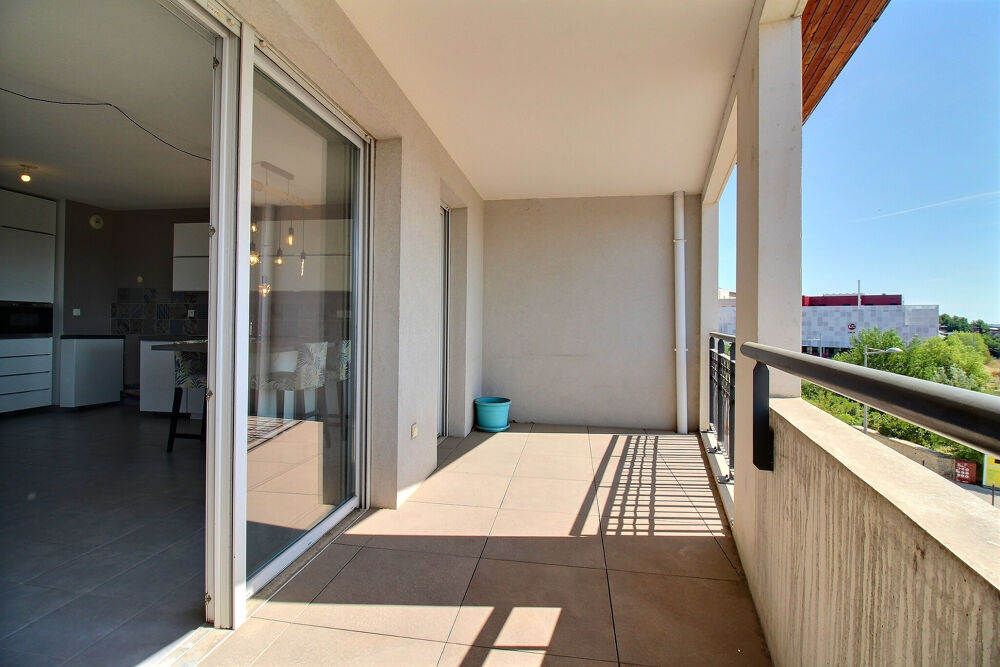 À vendre, Les Grisettes, appartement 3 pièces de 66 m2 avec terrasse et parking en sous-sol.