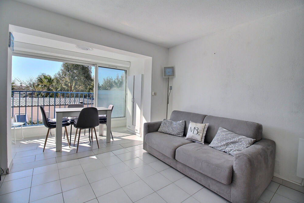À vendre, Marseillan Plage, appartement meublé T2 de 34,34 m2 avec loggia et parking extérieur.