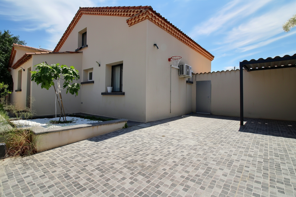 Estanove, Villa T5 de 186 m2 avec jardin, terrasse, piscine.