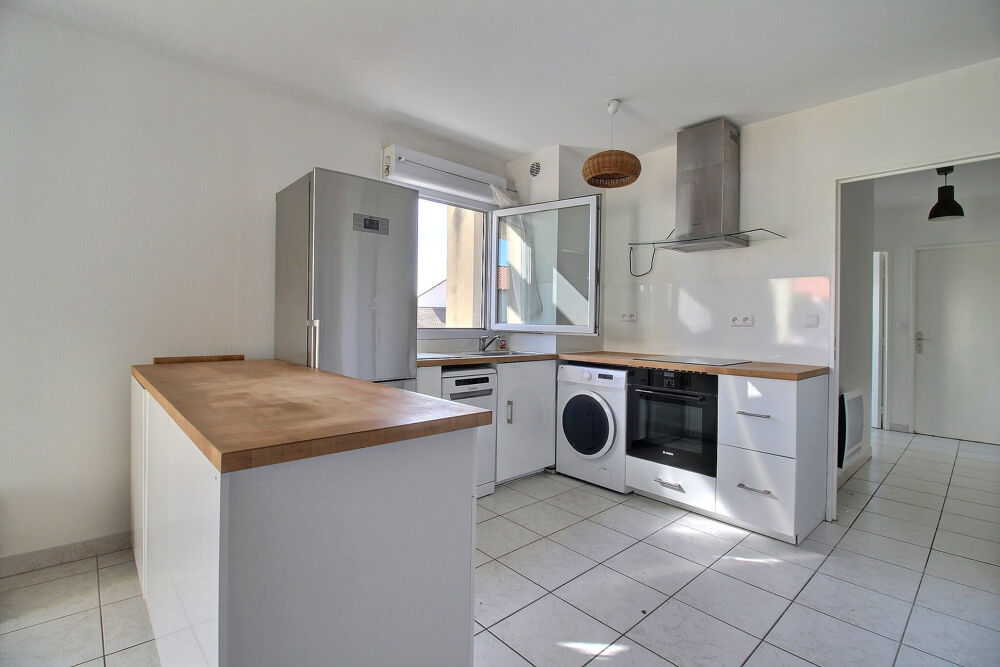 Vente Appartement Croix d'Argent, T3 dernier étage vendu meublé de 55m2 habitable avec balcon, garage et cave. Montpellier
