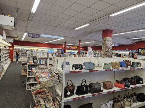 Tr&egrave;s belle surface commerciale sur un bon axe d'ANGOUL&Ecirc;ME 6918 16000 Angouleme