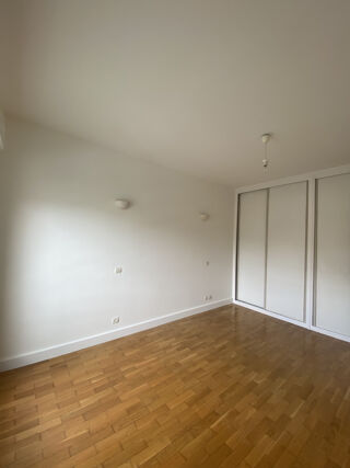  Appartement à louer 3 pièces 80 m²