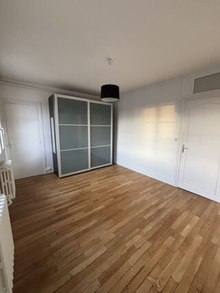  Appartement à louer 3 pièces 107 m²