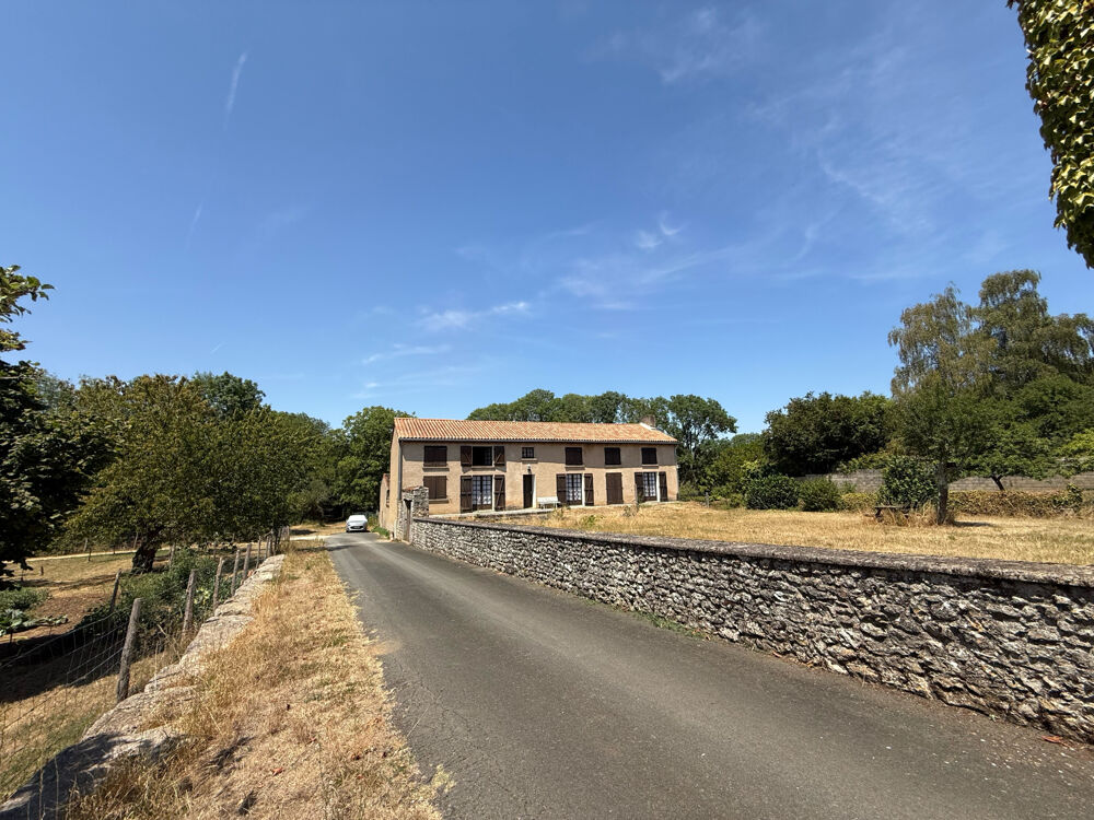 Maison 5 pièces Bourg Chateau Larcher avec terrain