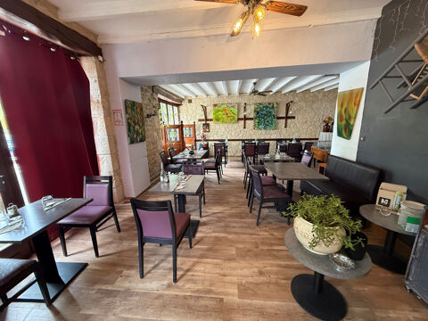   Investissement rare - vente murs occupés + appartement face à l'abbaye de Saint Savin ! 