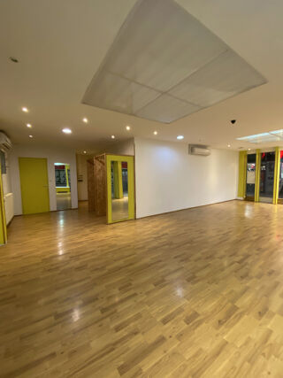  Appartement à louer 1 pièce 64 m²