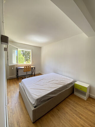  Appartement à louer 4 pièces 65 m²