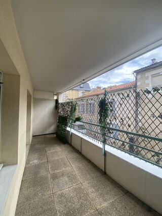  Appartement à louer 3 pièces 80 m²