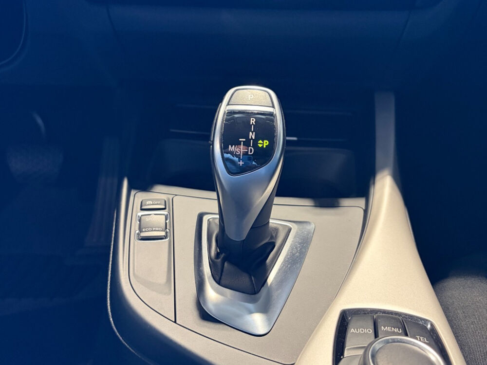 Serie 2 Coup&eacute; 220i 184 ch Lounge A 2015 occasion 83330 Le Beausset