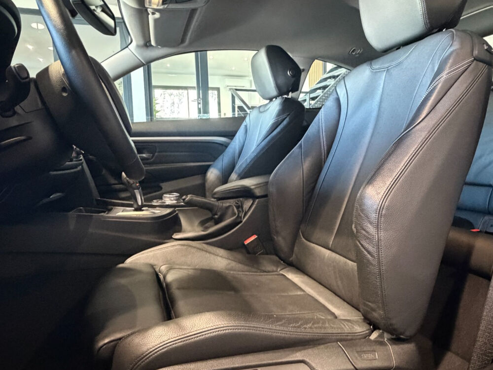 S&eacute;rie 4 Coup&eacute; 428i 245 ch Luxury A 2013 occasion 83330 Le Beausset