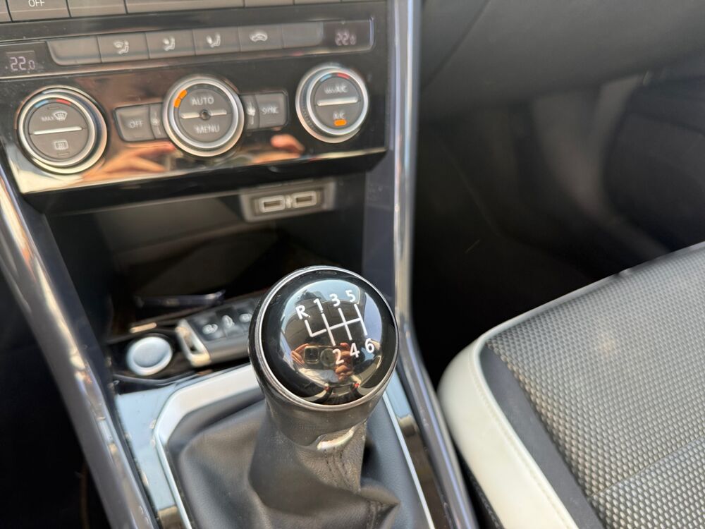 T-ROC 1.5 Tsi 150 Evo Carat /Suivi complet / Hayon &eacute;lectrique/ App 2019 occasion 38280 Villette-d'Anthon