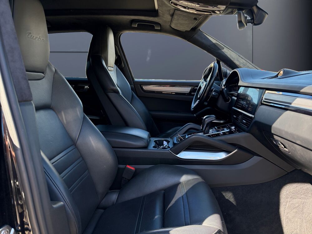 Cayenne 4.0 v8 Turbo 550 ch /Son Burmester/Toit ouvrant/Atte 2018 occasion 42160 Andr&eacute;zieux-Bouth&eacute;on