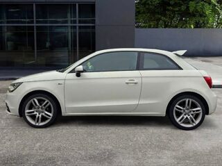 A1 1.6 Tdi 90 ch S-line S-tronic Bva /X&eacute;non Plus / Feux LED / S 2011 occasion 43000 Le Puy-en-Velay