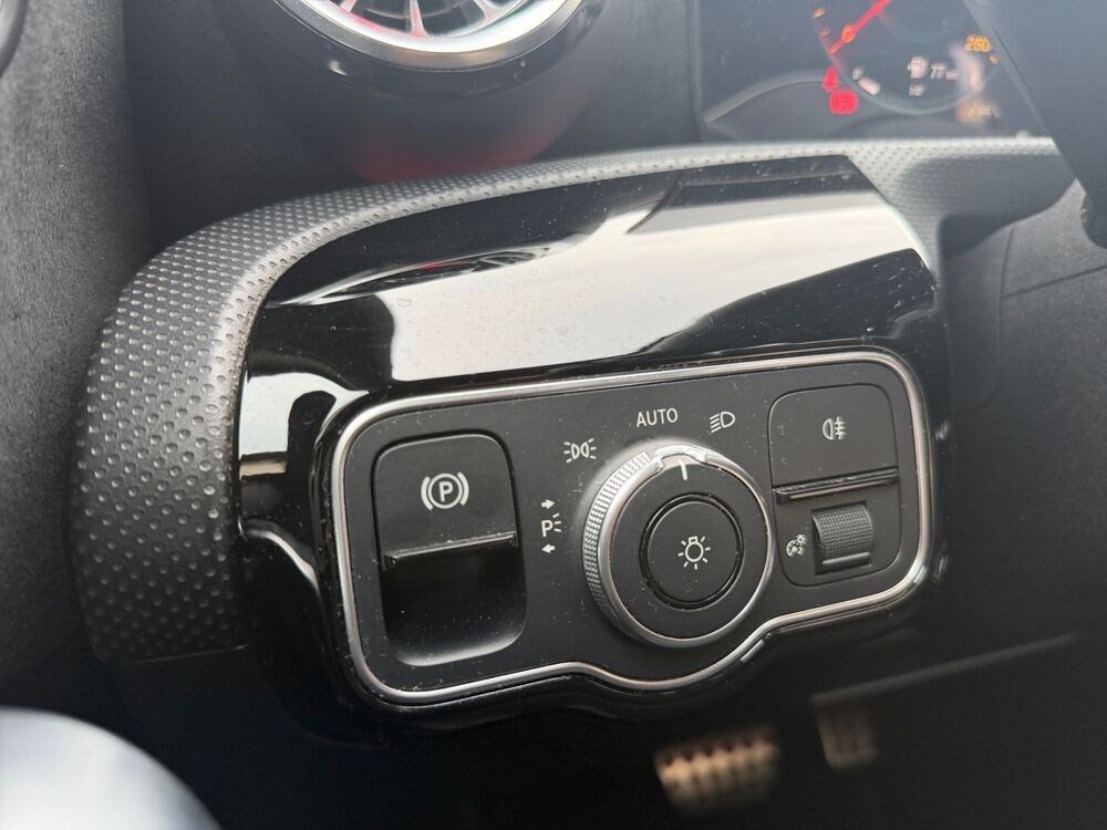 Classe A 1.3 250 E 218 ch Hybrid Amg Line 8g-dct /Origine France/Suiv 2022 occasion 43120 Monistrol-sur-Loire