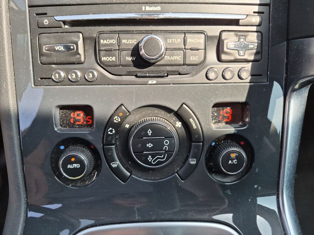 3008 1.6 Hdi 110 ch Premium Pack Bmp /1ere Main/Toit panoramique 2011 occasion 41000 Blois