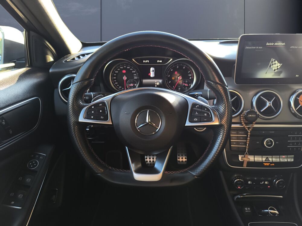 Classe GLA 1.6 200 155 ch Fascination 7g-dct Bva /Pack AMG/ Cam&eacute;ra de r 2017 occasion 63500 Issoire