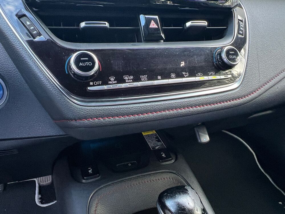 Corolla 2.0i -16V 180 ch HYBRID COLLECTION /CarPlay/R&eacute;gulateur de vi 2019 occasion 56100 Lorient