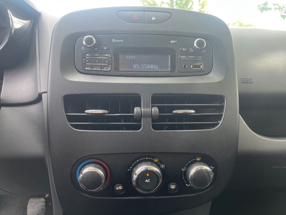Clio 4 IV 1.5 DCi 90ch Societ&eacute; /Clim/Bluetooth/Distribution OK/En 2014 occasion 74200 Thonon-les-Bains