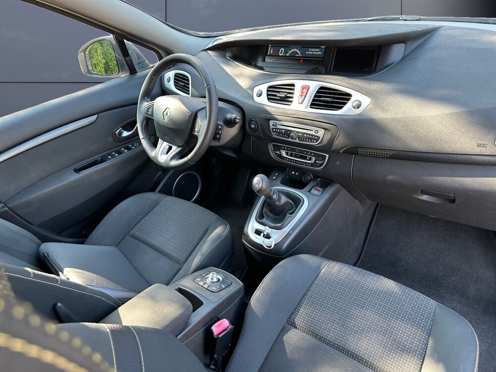 Sc&eacute;nic III 1.5 DCI eco2 106 cv Expression /Attelage/R&eacute;gulateur/Roue 2010 occasion 35000 rennes