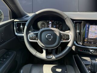 V60 2.0 197 ch Hybride R-DESIGN Geartronic /Toit ouvrant/Jantes 2022 occasion 31650 Lauzerville