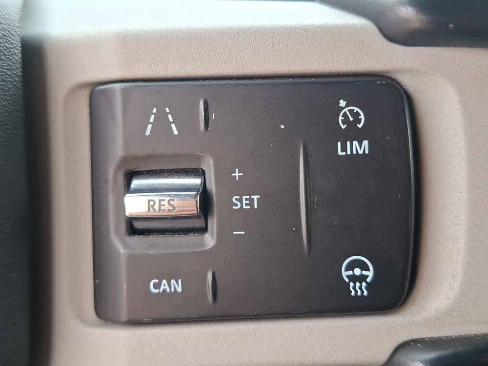 Defender Hardtop Societe 110 3.0 D250 250 ch Mhev SE 4wd Bva /Tva r&eacute;c 2023 occasion 43000 Le Puy-en-Velay