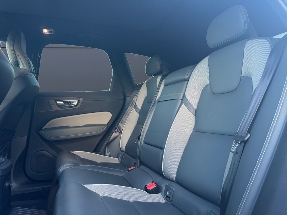 XC60 2.0 T8 390 ch PHEV R-Design AWD Geartronic /Toit ouvrant pan 2020 occasion 53000 Laval
