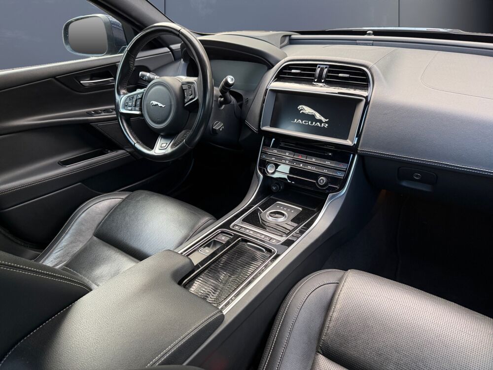 XE 2.0 T P200 ch R-sport Bva /Puissance / &Eacute;l&eacute;gance / Sport 2018 occasion 14100 Lisieux